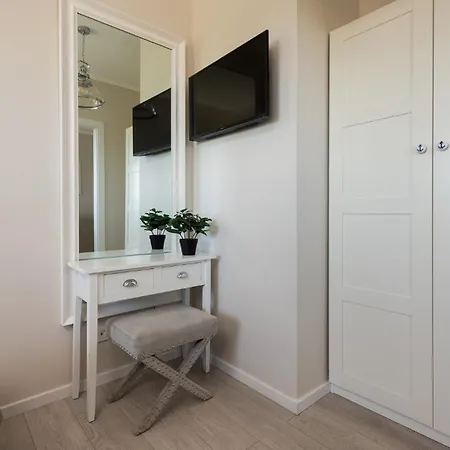 Seaside Baltica Tower With Gym, Sauna & Parking 아파트